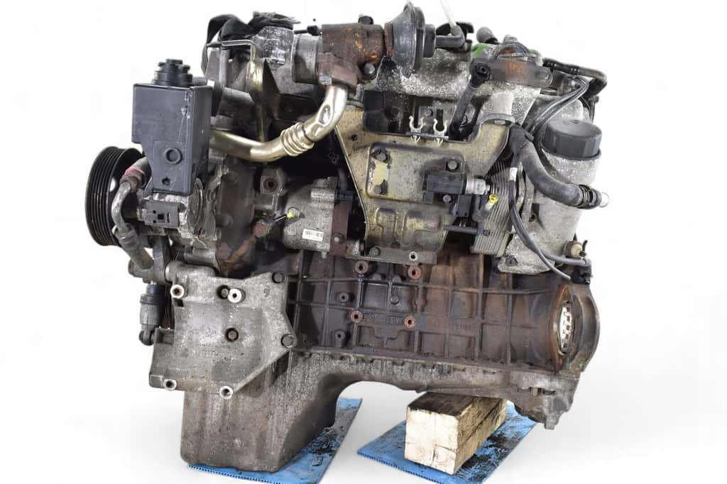 Moteur D27DT vue 3