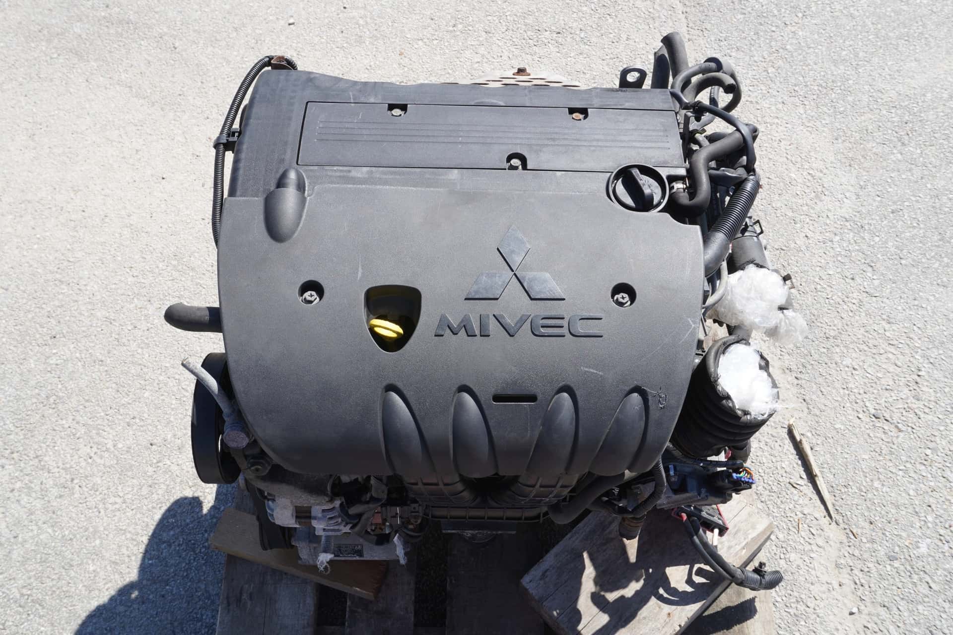 Moteur 4B10 vue 13