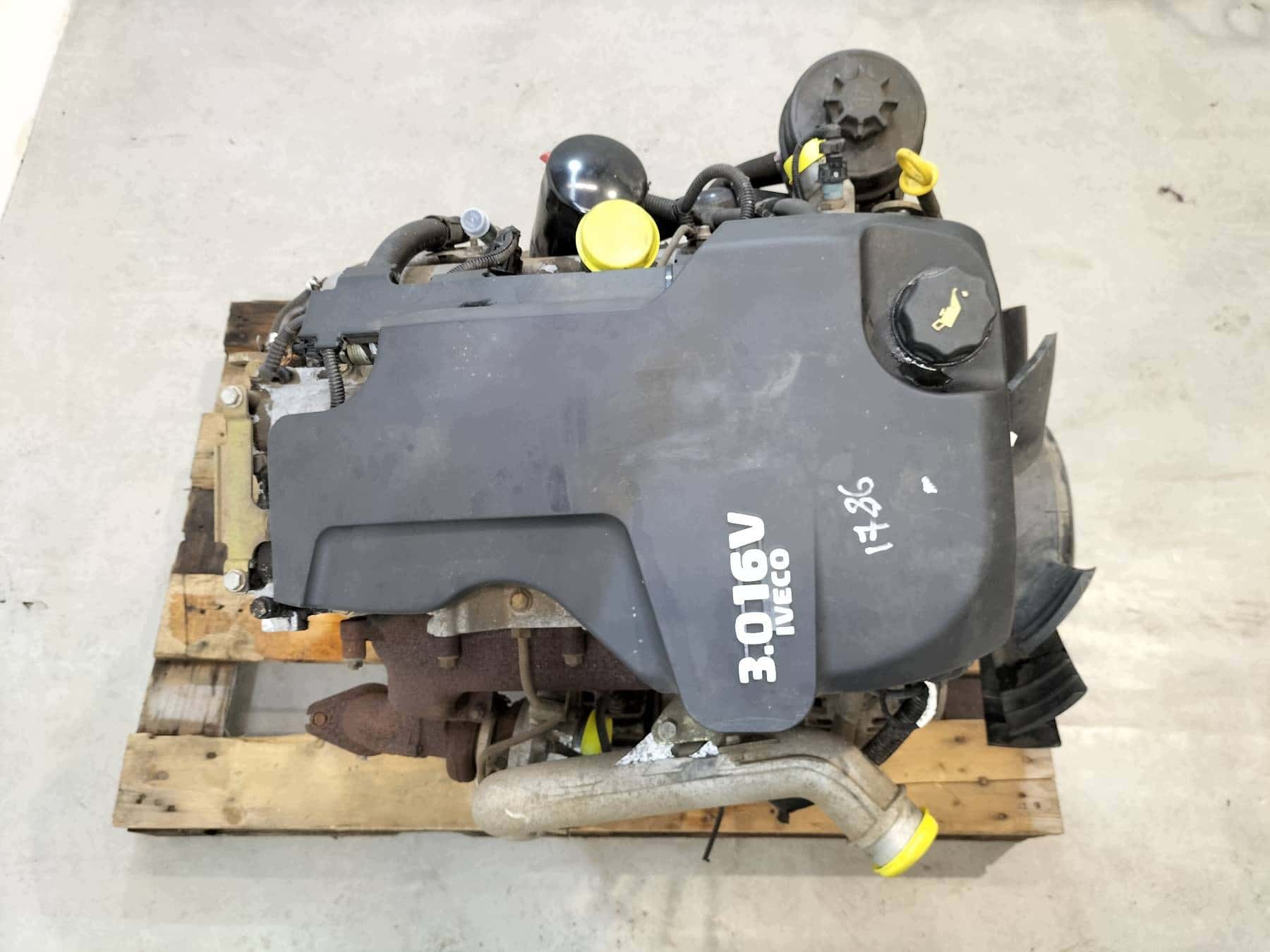 Moteur F1CE0481A vue 2