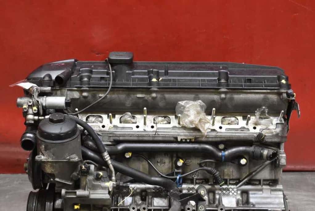 Moteur M54 B30 (306S3) vue 2