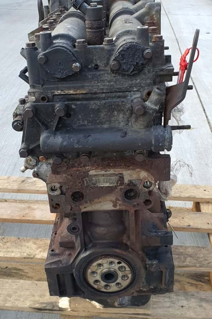 Moteur F1CE0481D (F30DT) vue 3