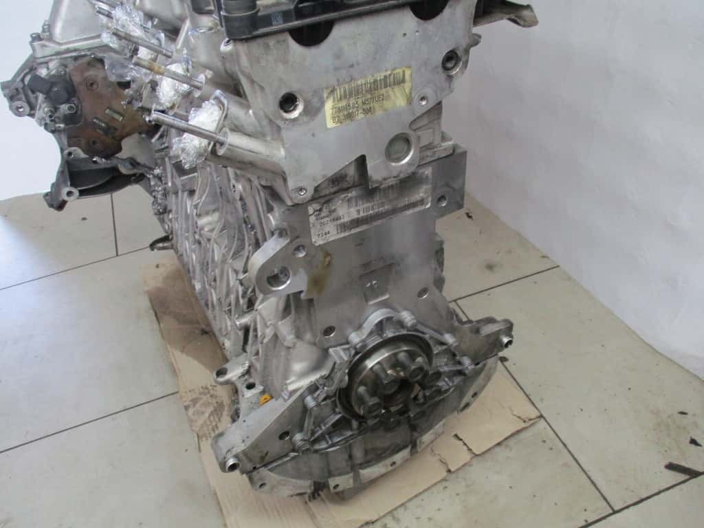 Moteur 306D3 vue 3