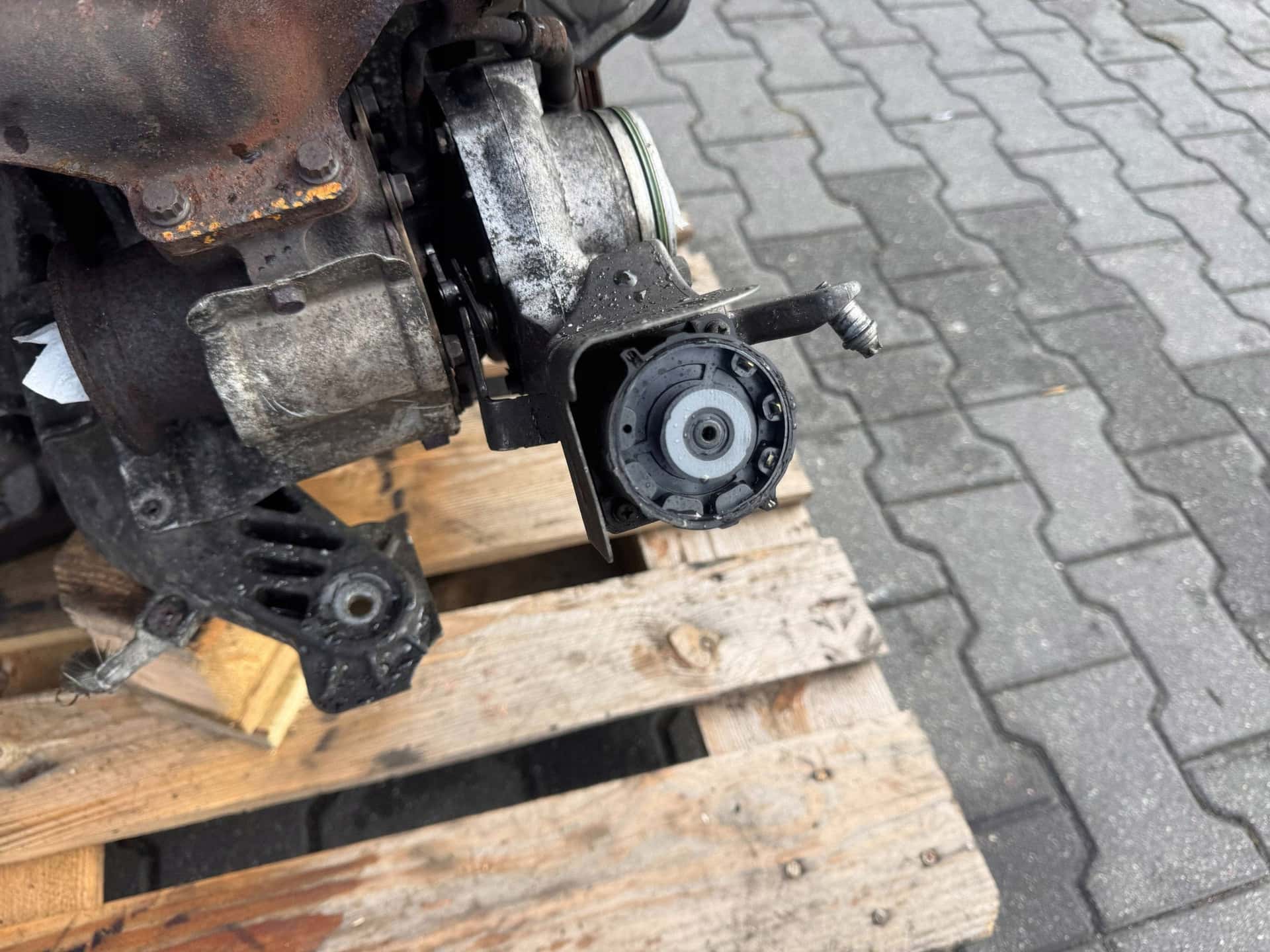 Moteur N47 D20 A vue 12