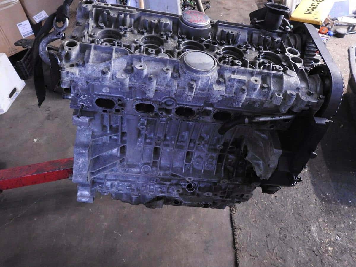 Moteur B 5254 T8 vue 4
