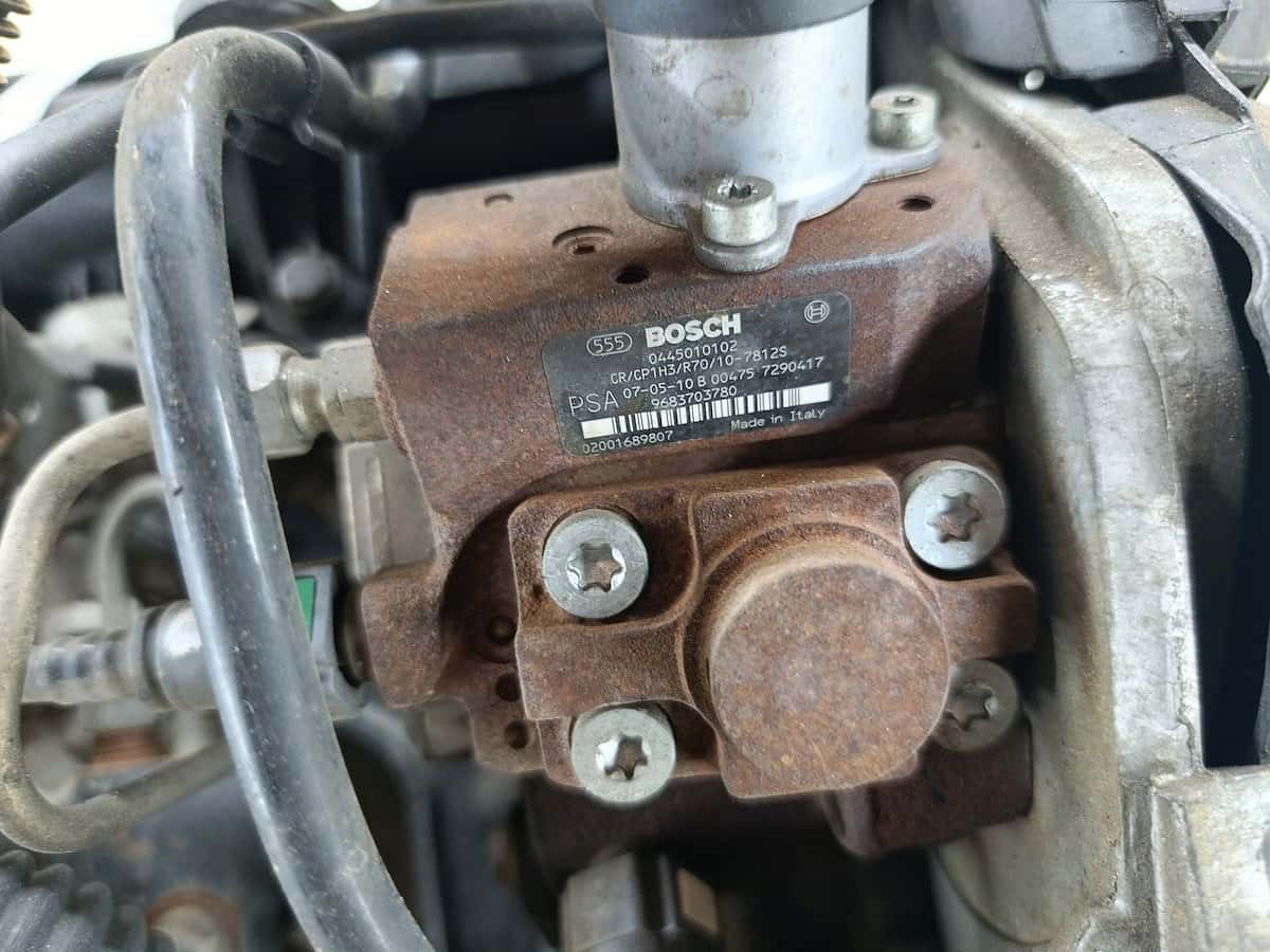 Moteur 8HZ (DV4TD) vue 3