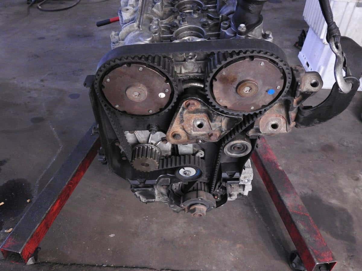 Moteur B 5254 T8 vue 3