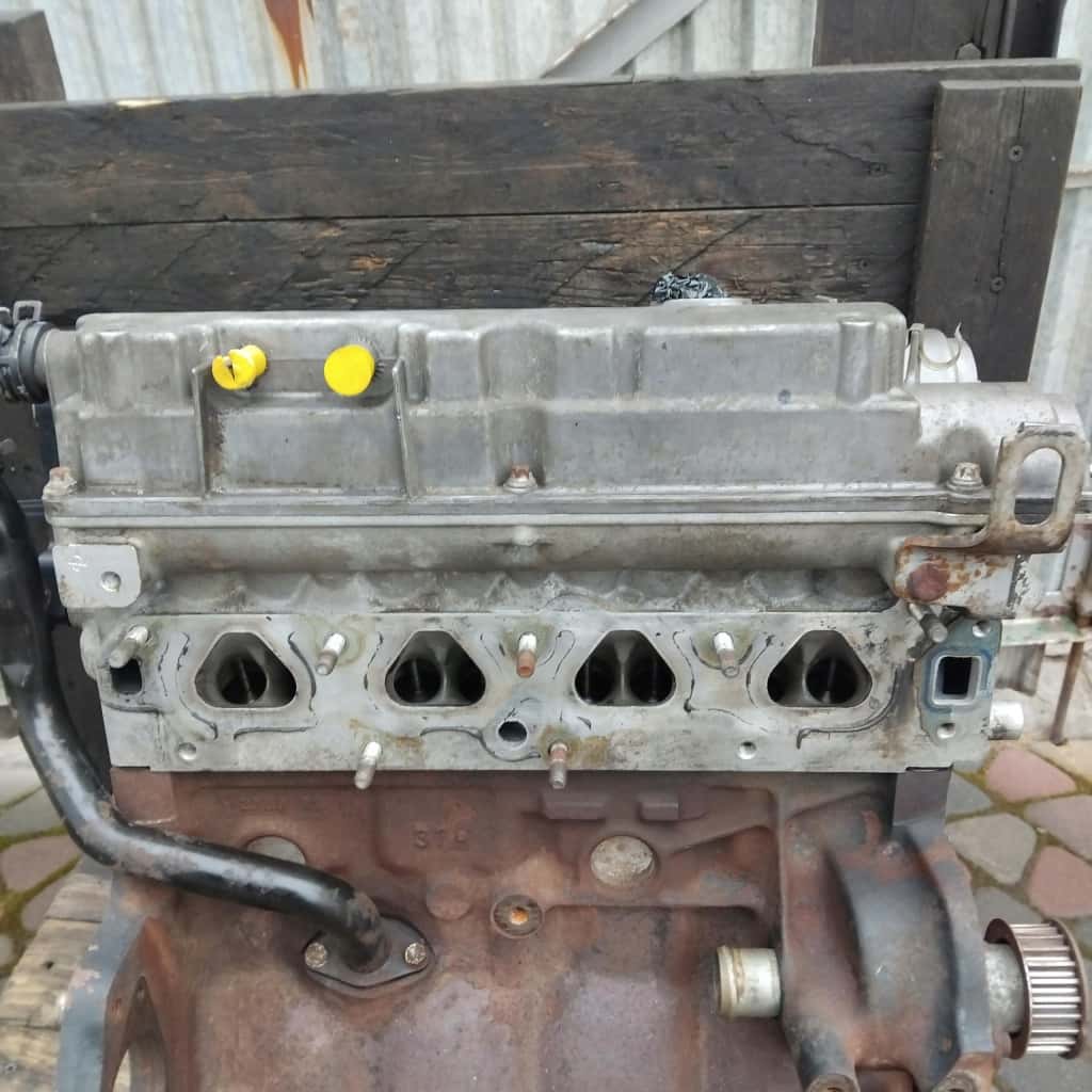 Moteur Y 16 XE vue 3