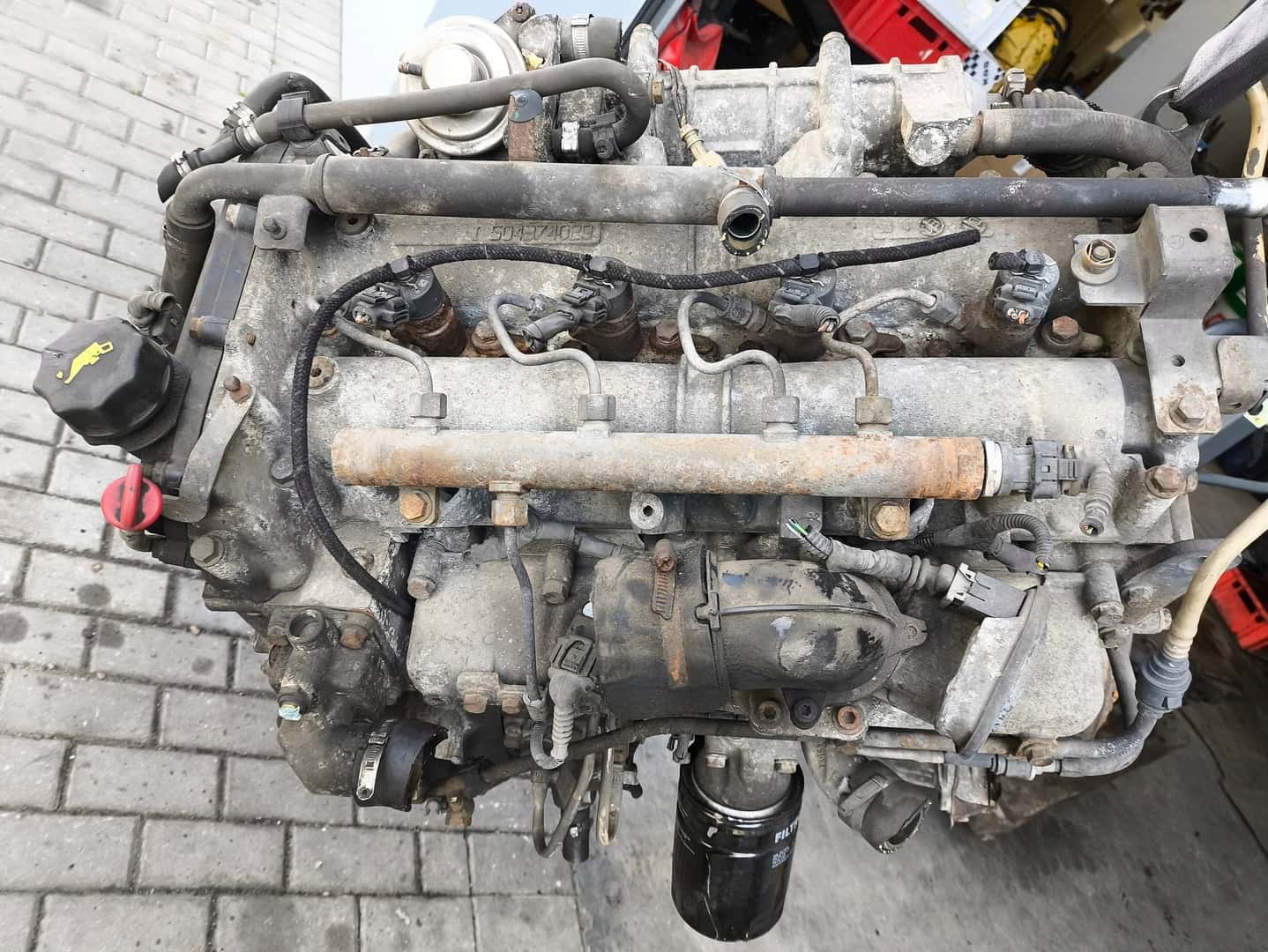 Moteur F1CE0481D (F30DT) vue 4