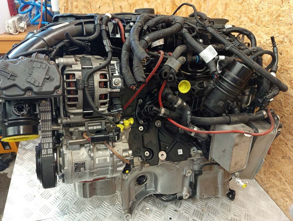 Moteur B57 D30 A vue 5