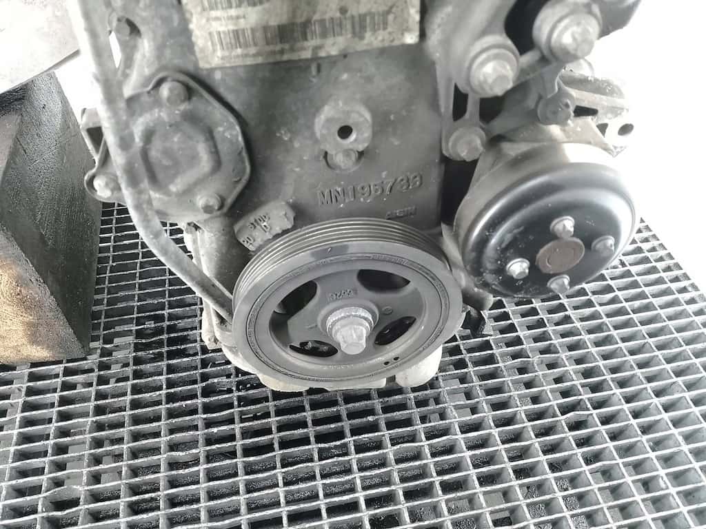 Moteur 4A90 vue 4