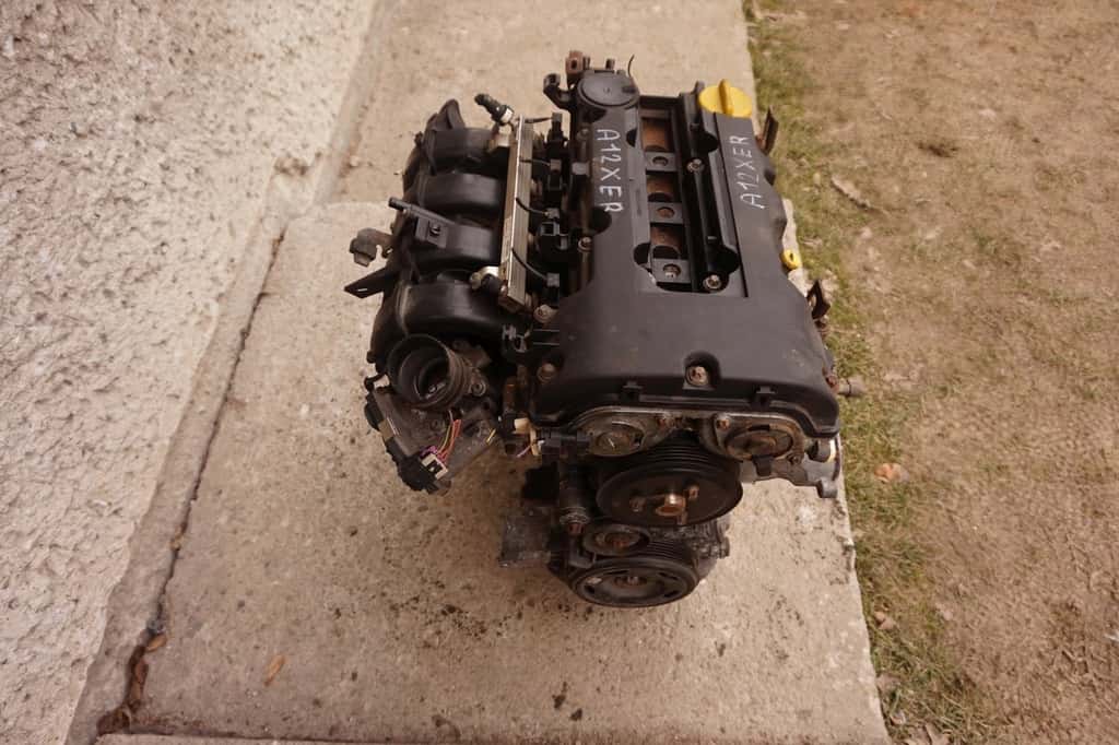 Moteur A 12 XER vue 2
