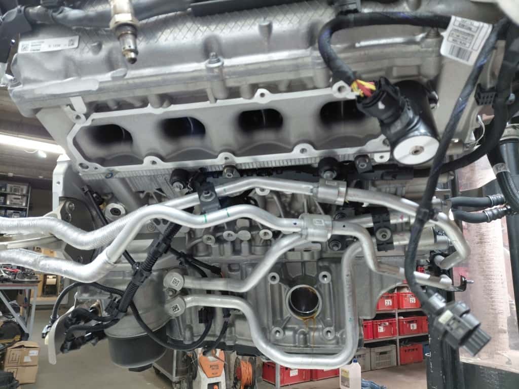 Moteur S68 B44 A vue 4