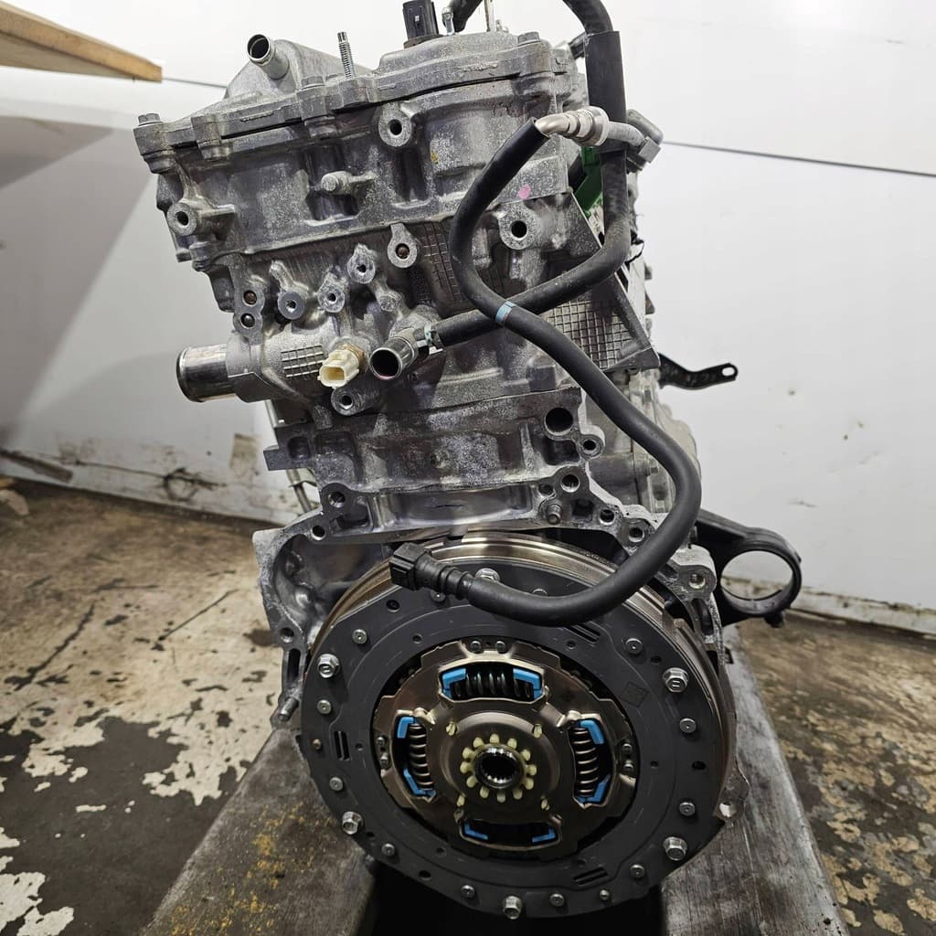 Moteur 2AR-FXE — vue 3