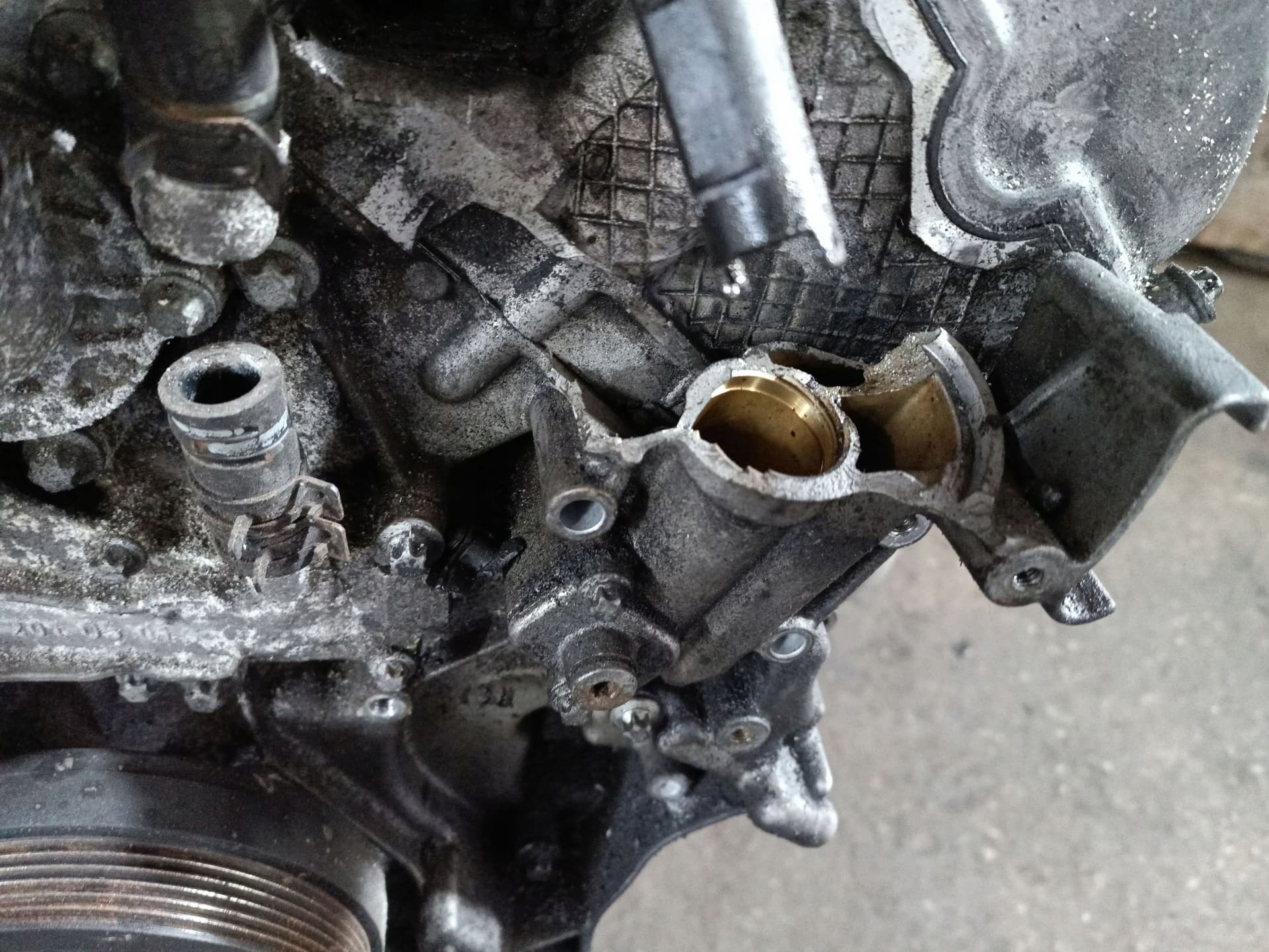 Moteur M 112.913 — vue 2