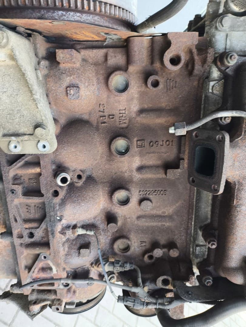 Moteur F1CE0481D (F30DT) — vue 9