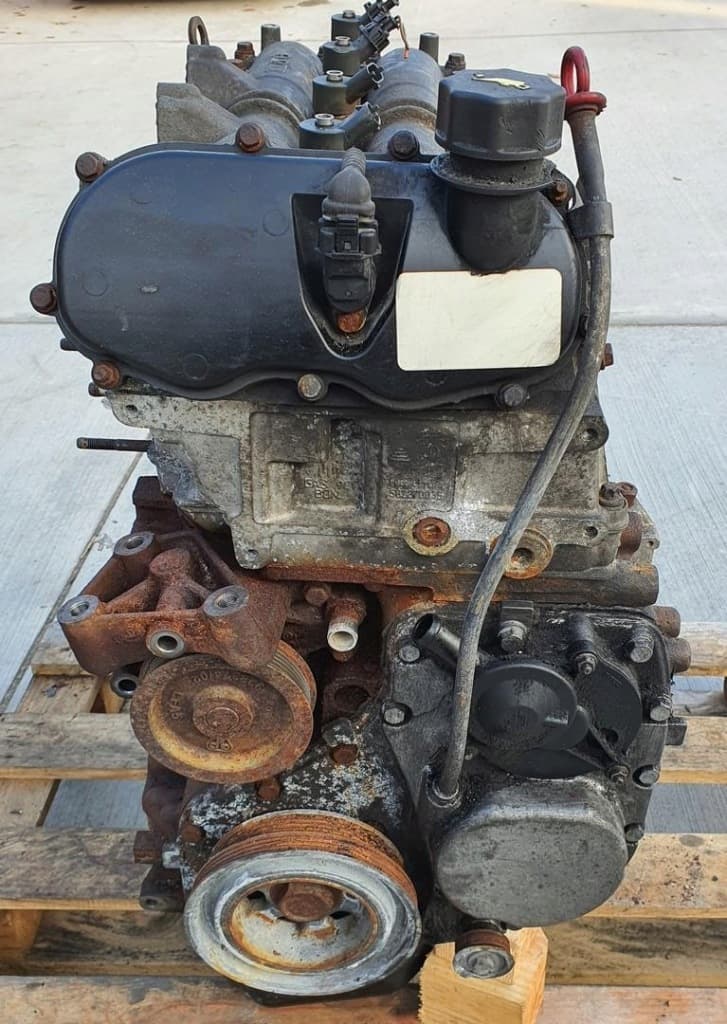 Moteur F1CE0481D (F30DT) — vue 2