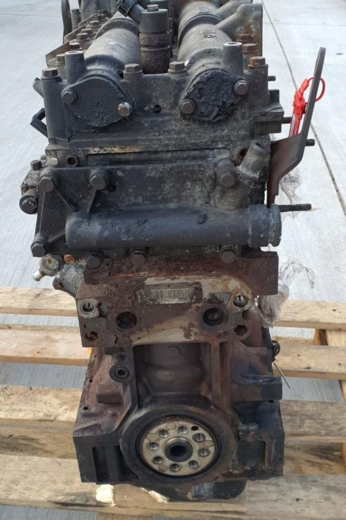 Moteur F1CE0481D (F30DT) — vue 3