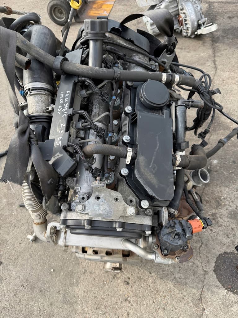 Moteur F1AE3481C — vue 4