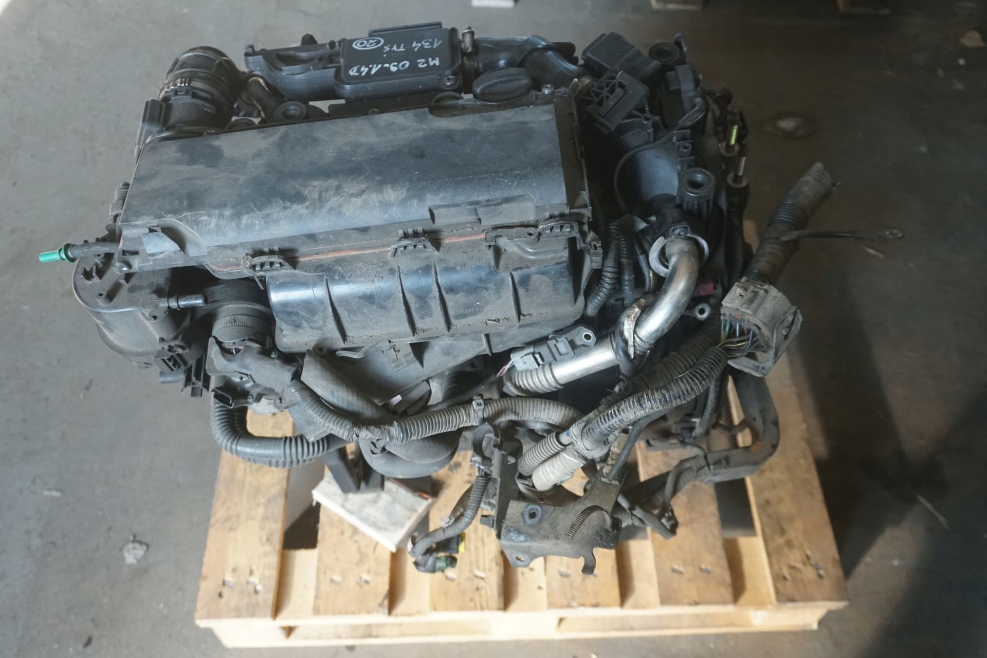 Moteur Y404 — vue 4