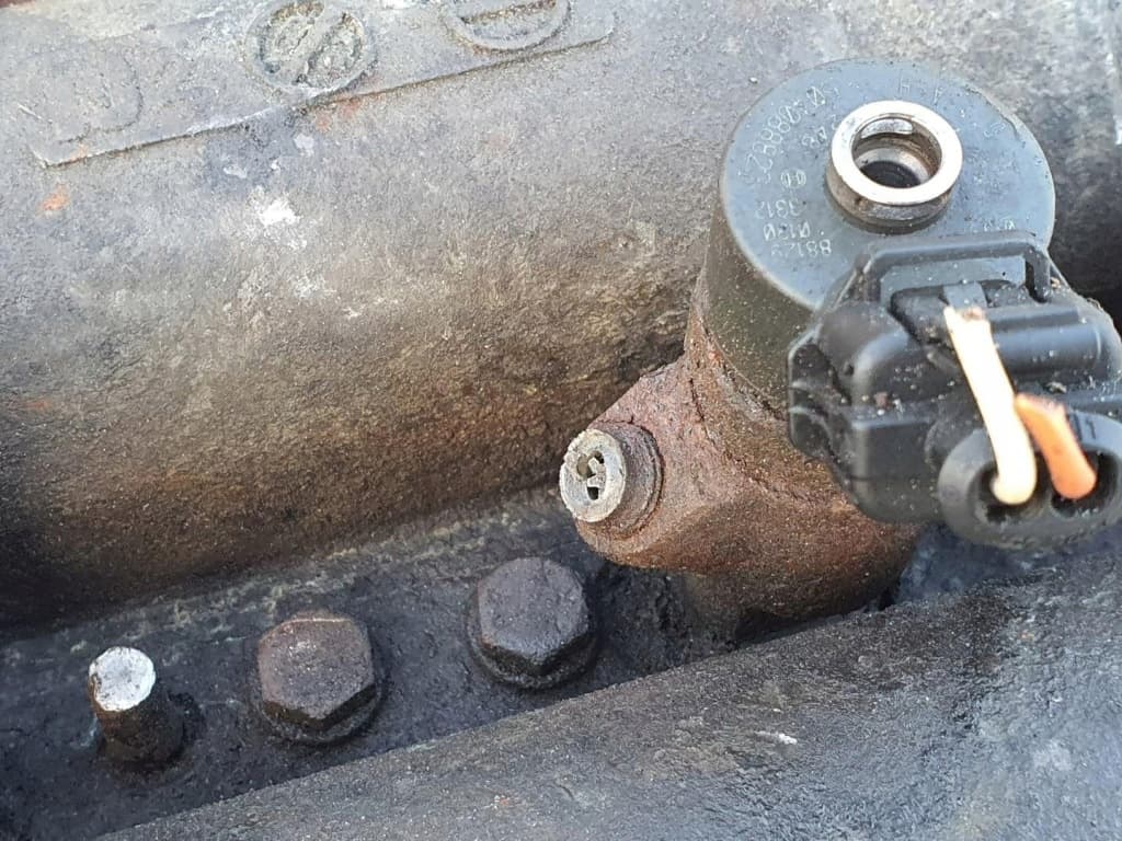 Moteur F1CE0481D (F30DT) — vue 4