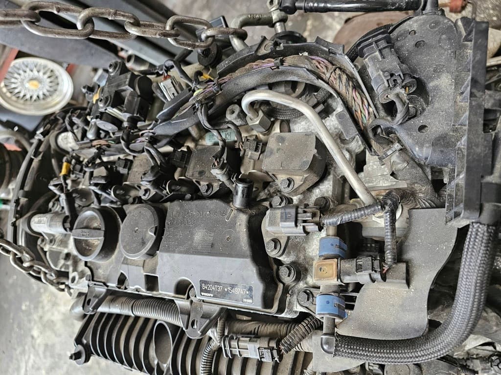 Moteur B 4204 T37 — vue 2