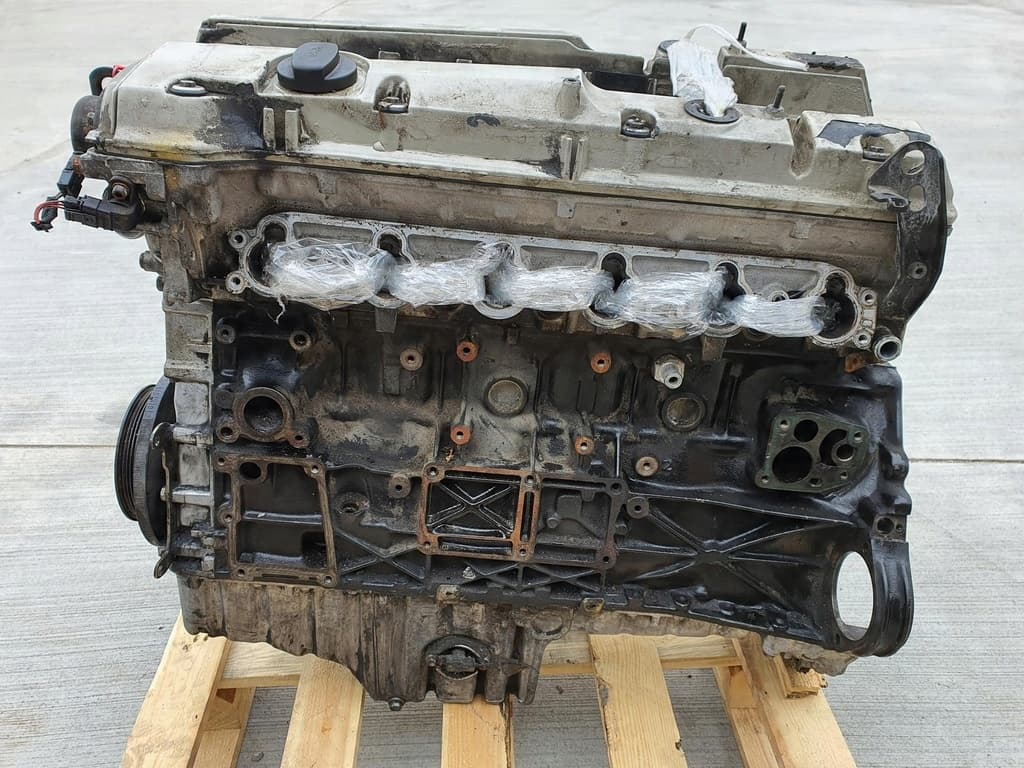Moteur M 104.990 - Image 1